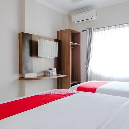 Noura Guest House Syariah Malang Exteriör bild